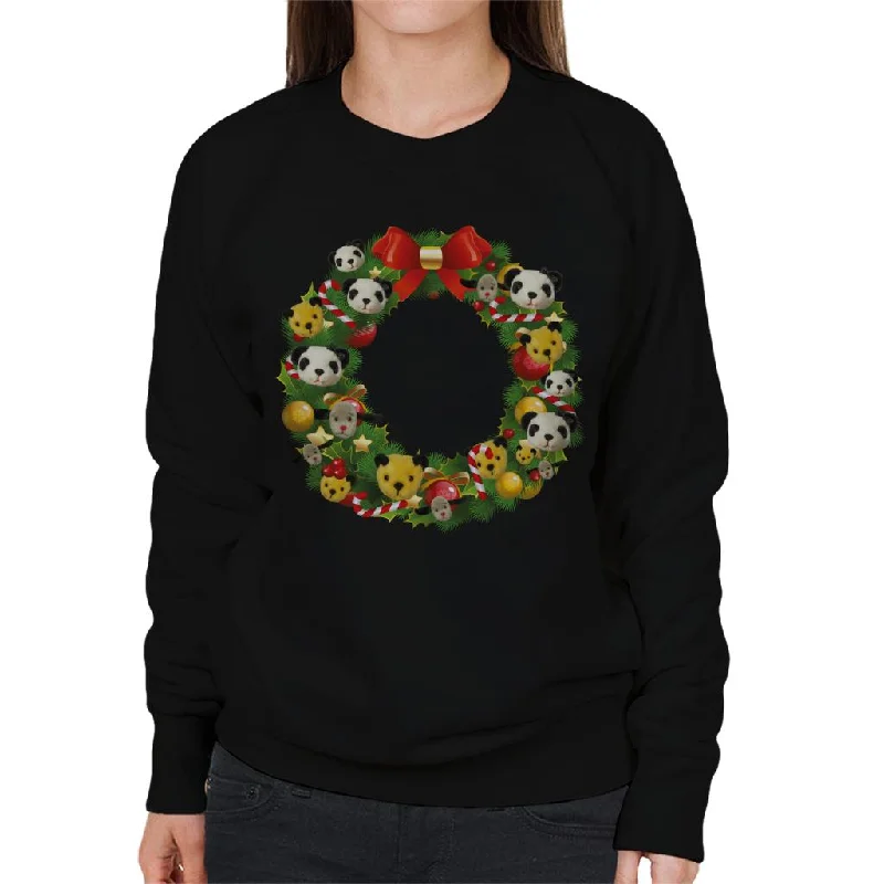 Sooty Christmas Wreath Women's Sweatshirt Hoodie with Relaxed Fit Easy Casual