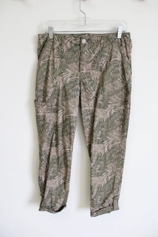 Democracy Green Palm Capri Pant | 8 Classic Flared Pants